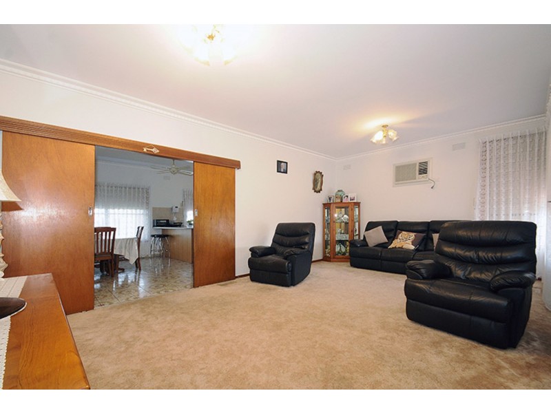 33 Adele Avenue, Ferntree Gully VIC 3156