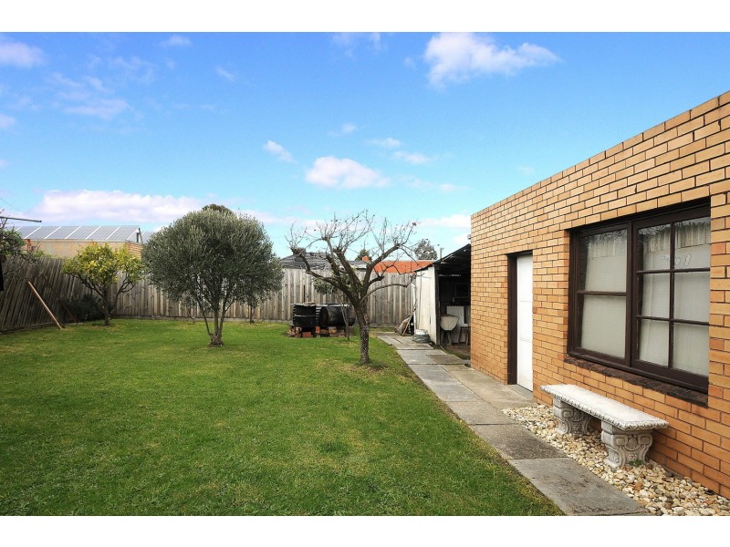 33 Adele Avenue, Ferntree Gully VIC 3156