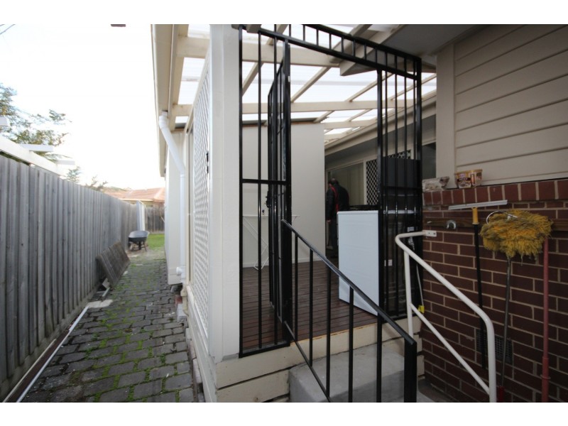 Rear/22 Chapman Boulevard, Glen Waverley VIC 3150