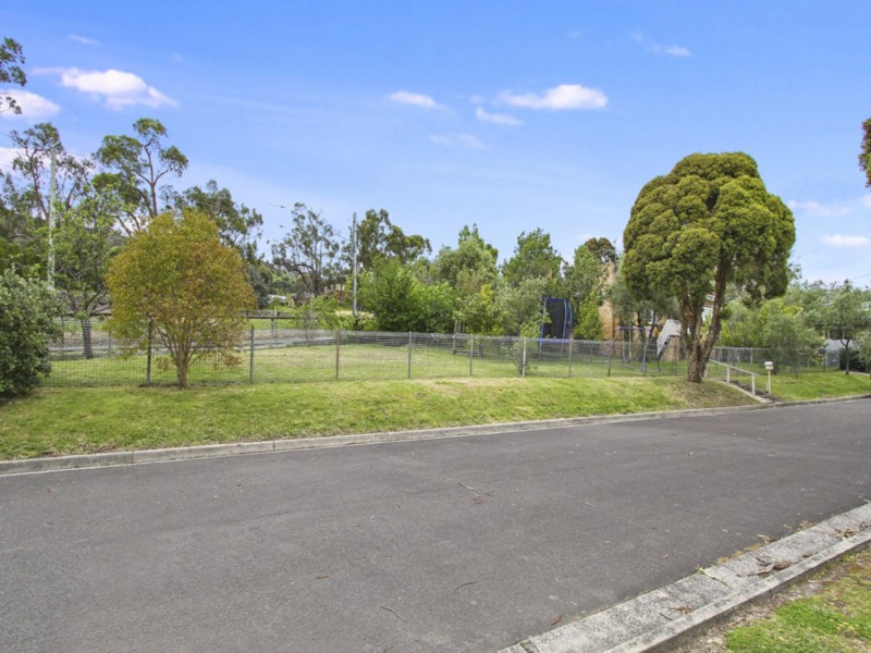 1 Dorian Avenue, Ferntree Gully VIC 3156