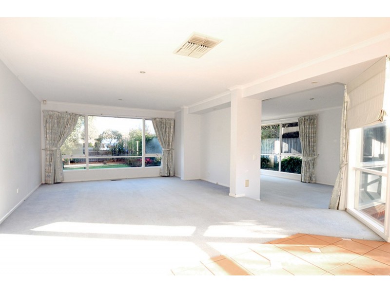 12 Blueridge Drive, Mooroolbark VIC 3138
