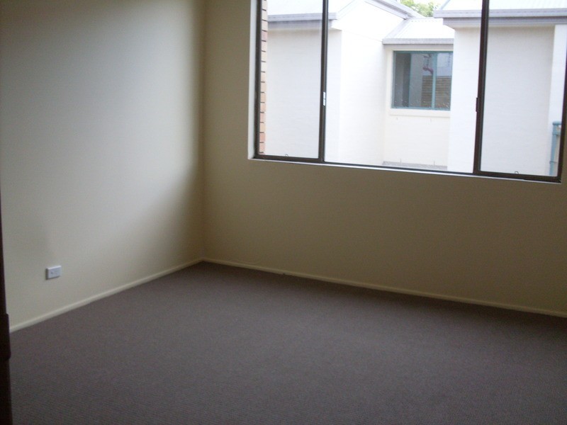 11/11 Stanhill Drive, Chevron Island QLD 4217