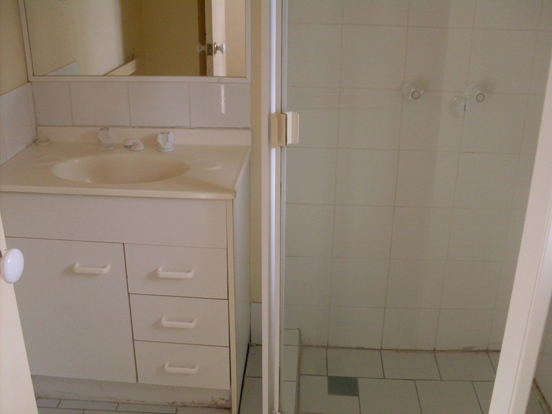 14-16 Darrambal Street, Chevron Island QLD 4217