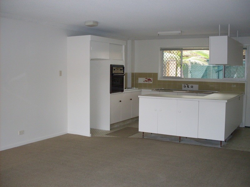 21 Weemala, Chevron Island QLD 4217