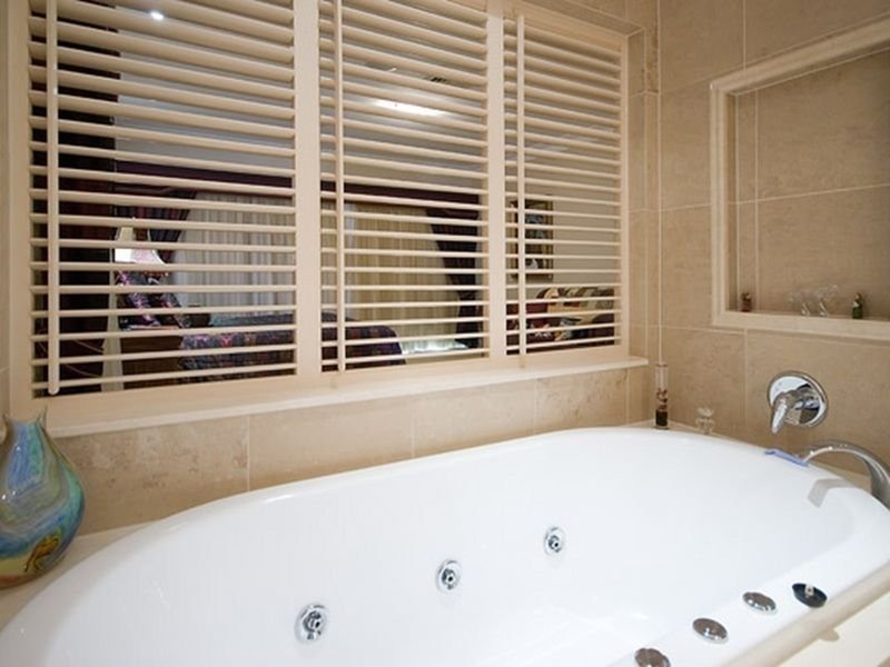 81 Sir Bruce Small Boulevard, Benowa Waters QLD 4217