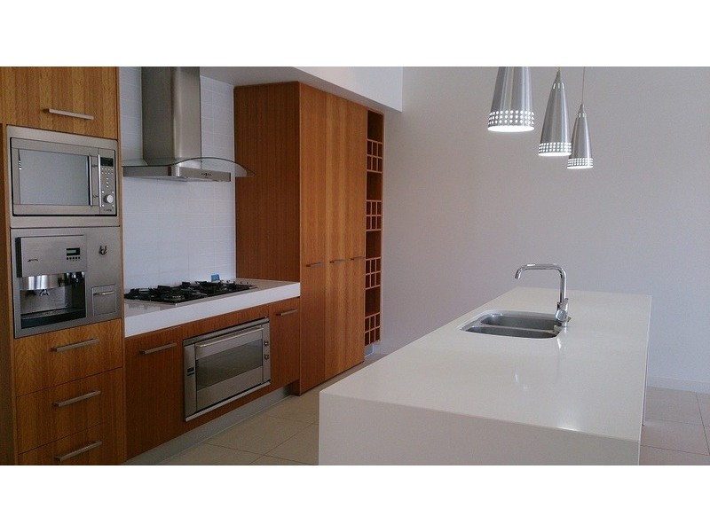 21 South Quay Drive, Biggera Waters QLD 4216