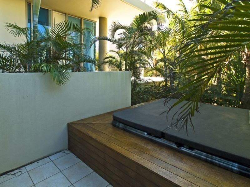 252 Hedges Avenue, Mermaid Beach QLD 4218