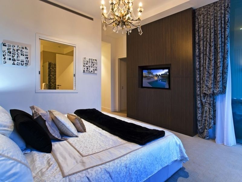 252 Hedges Avenue, Mermaid Beach QLD 4218