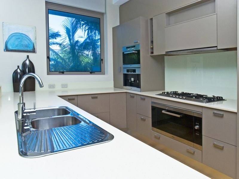 252 Hedges Avenue, Mermaid Beach QLD 4218