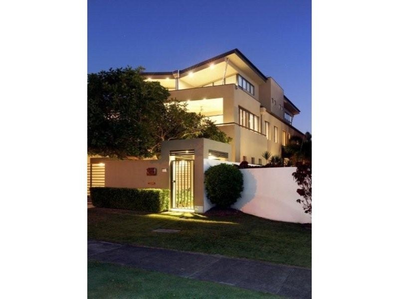28b Armrick, Broadbeach QLD 4218
