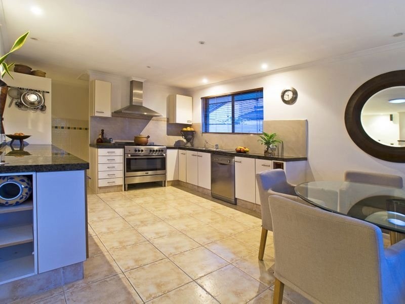 36 Moana Park Avenue, Broadbeach Waters QLD 4218