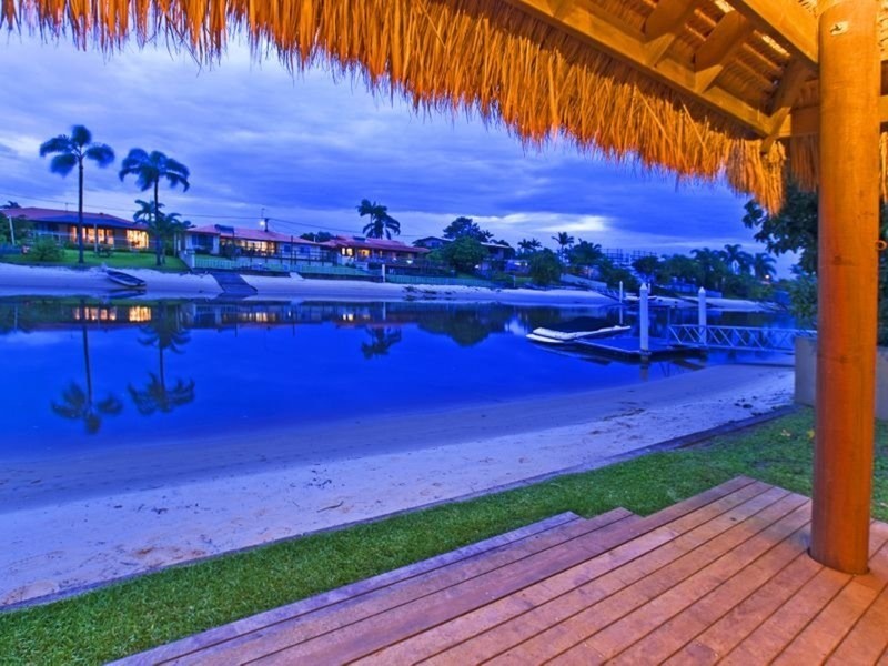 36 Moana Park Avenue, Broadbeach Waters QLD 4218