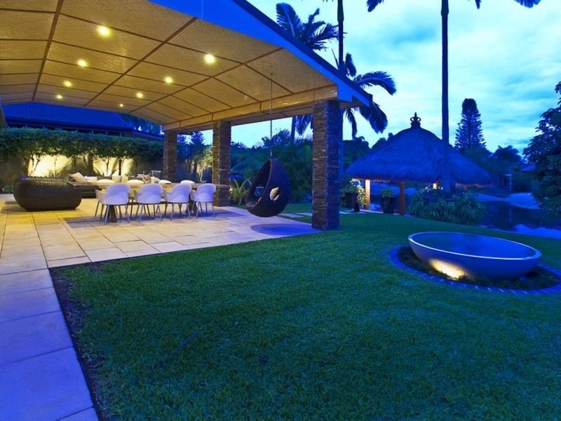 36 Moana Park Avenue, Broadbeach Waters QLD 4218