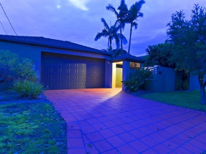 36 Moana Park Avenue, Broadbeach Waters QLD 4218
