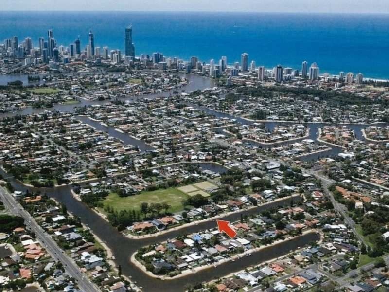 36 Moana Park Avenue, Broadbeach Waters QLD 4218