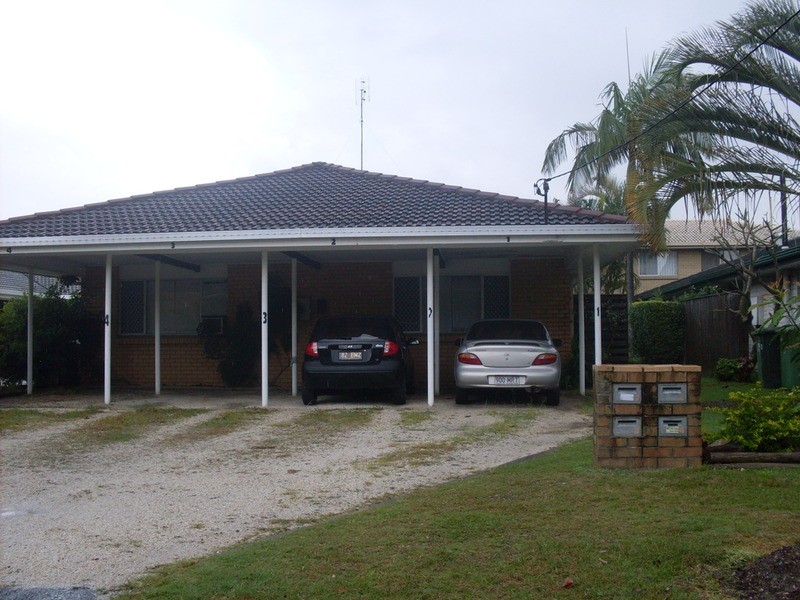 16 Parneno Street, Chevron Island QLD 4217
