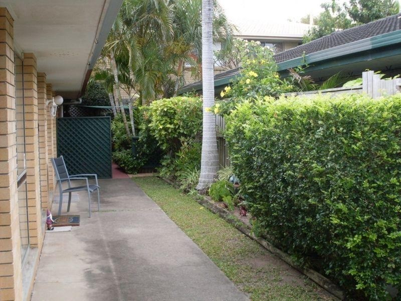 16 Parneno Street, Chevron Island QLD 4217