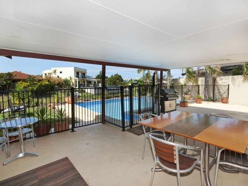 16 La Spezia Court, Isle Of Capri QLD 4217