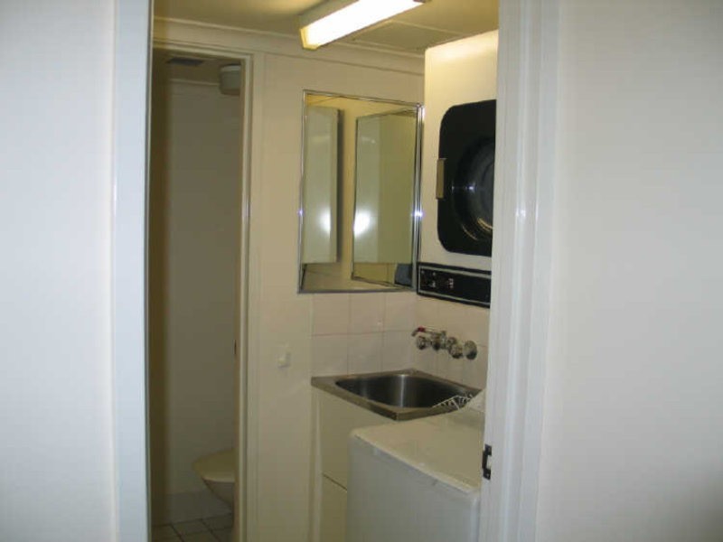 18/2943 Gold Coast Highway, Surfers Paradise QLD 4217