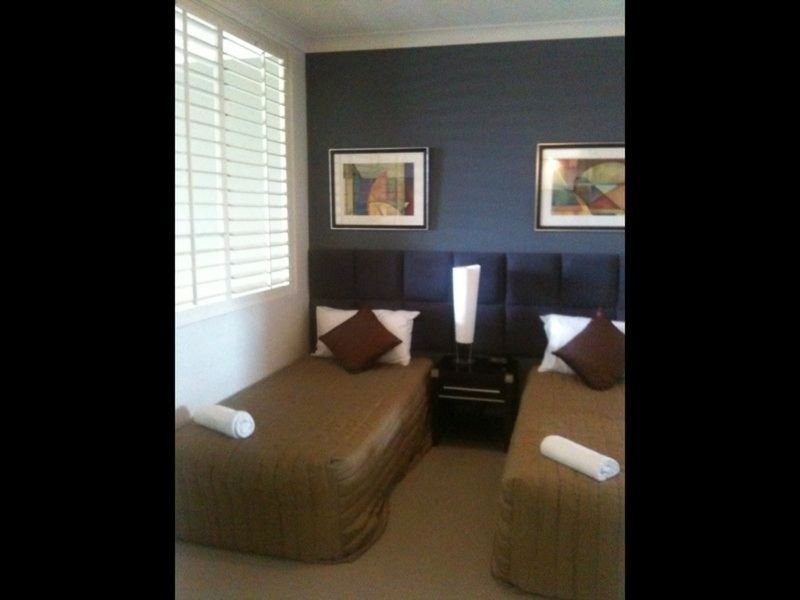 23 Ferny Avenue, Surfers Paradise QLD 4217