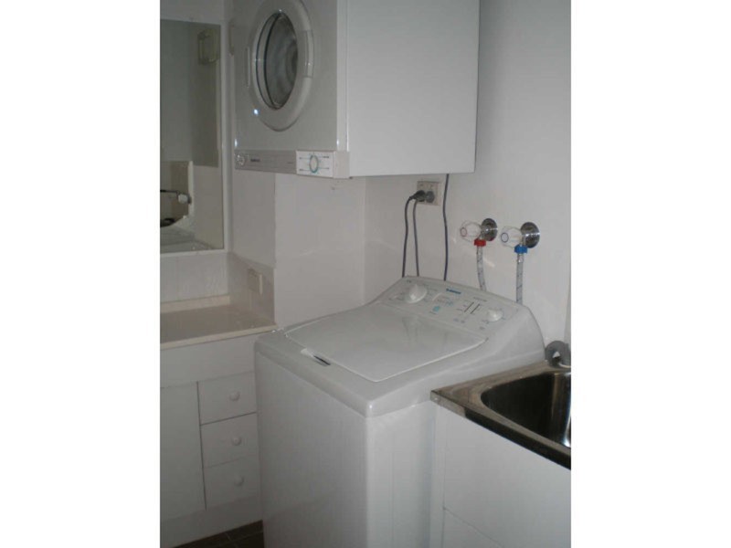 9/25 Darrambal Street, Chevron Island QLD 4217