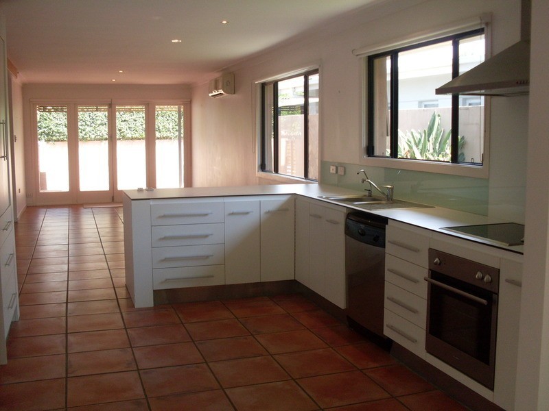 40 Brindisi Avenue, Isle Of Capri QLD 4217