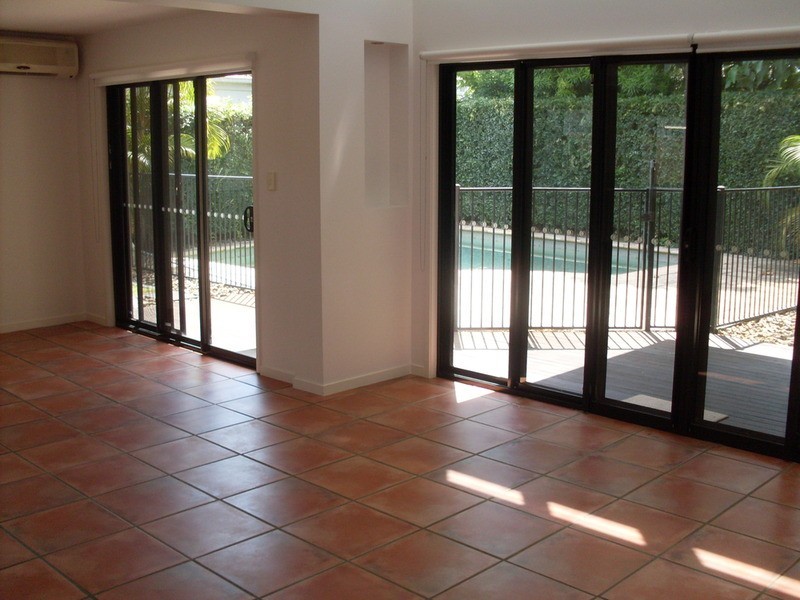 40 Brindisi Avenue, Isle Of Capri QLD 4217