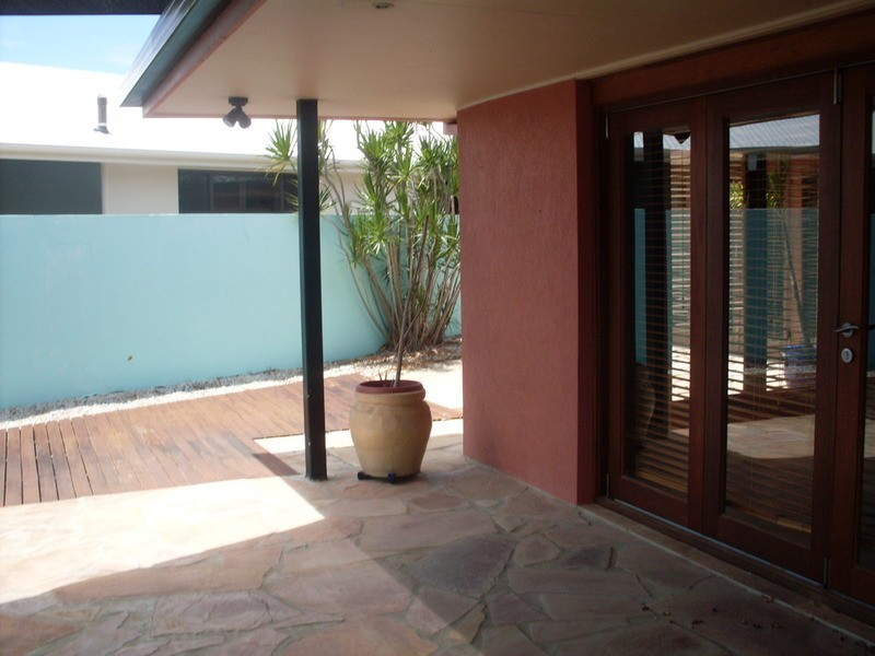 12 Beverley Crescent, Broadbeach Waters QLD 4218