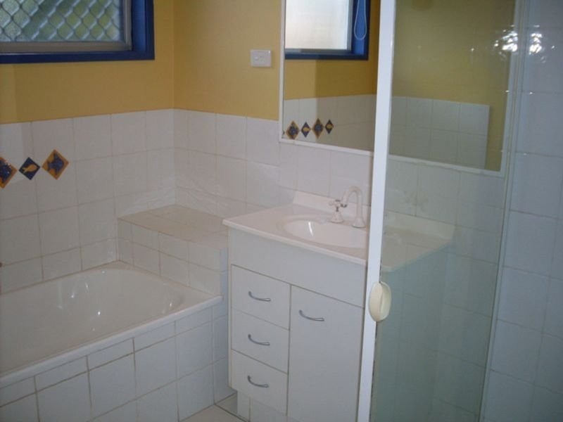 142 Bamboo Avenue, Benowa QLD 4217