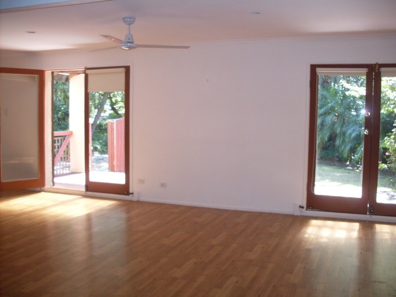 142 Bamboo Avenue, Benowa QLD 4217