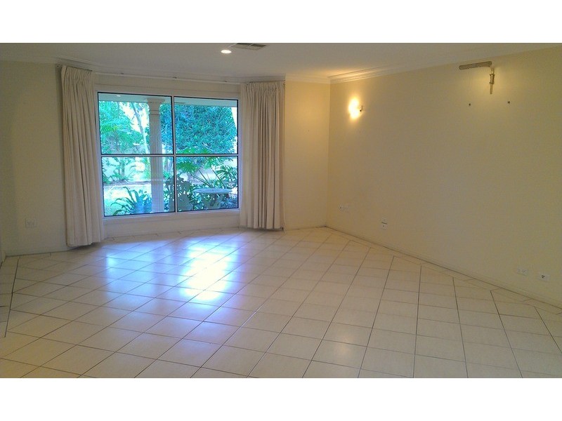 33 McCleary Street, Sorrento QLD 4217