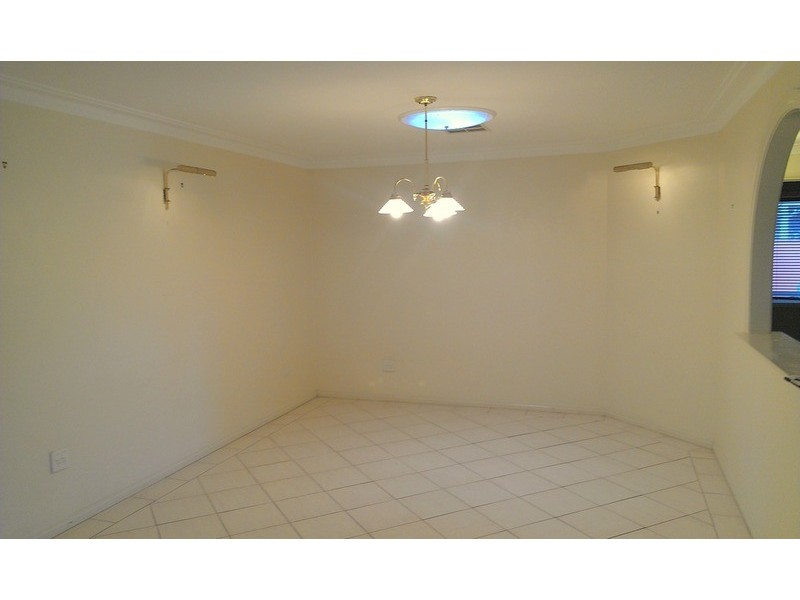 33 McCleary Street, Sorrento QLD 4217