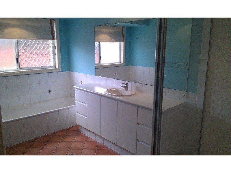 33 McCleary Street, Sorrento QLD 4217