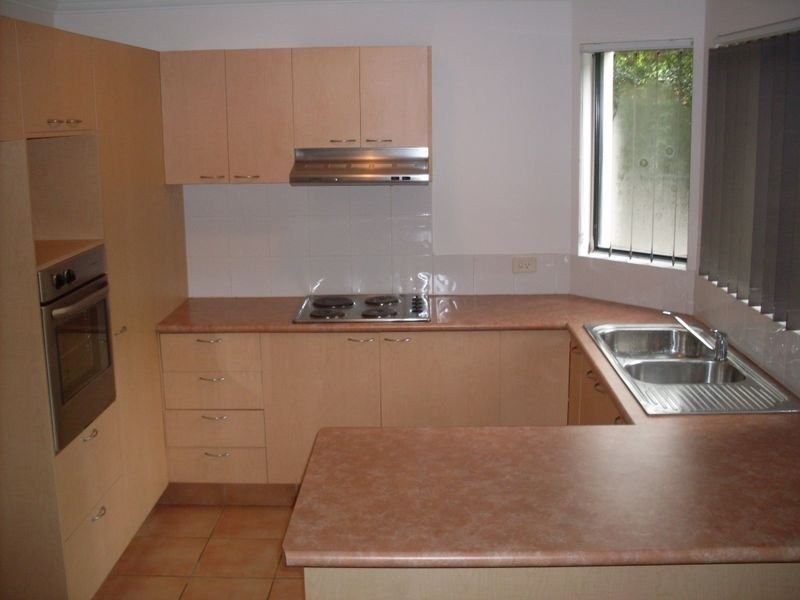 4 Waverley Street, Southport QLD 4215