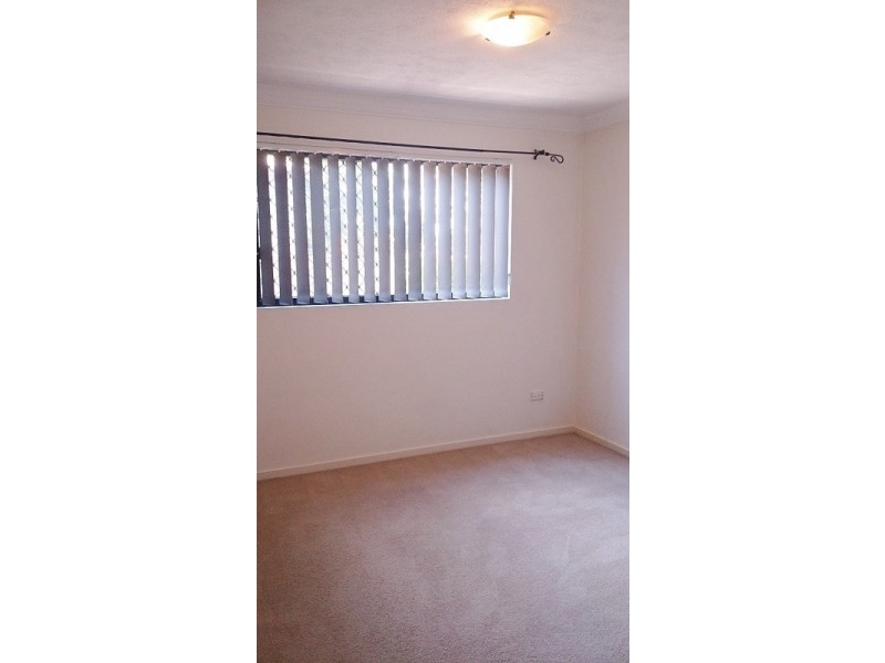 4 Waverley Street, Southport QLD 4215