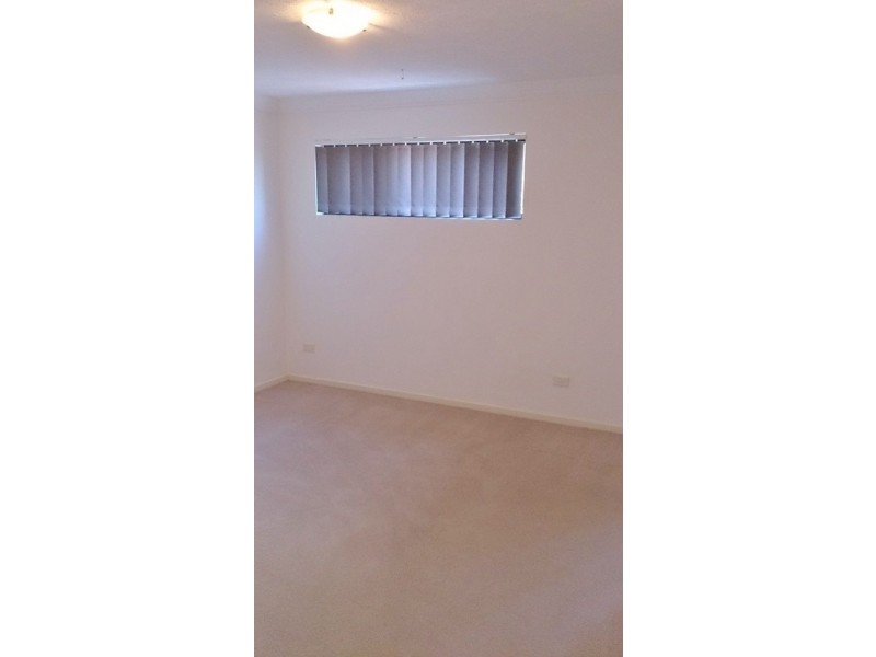 4 Waverley Street, Southport QLD 4215