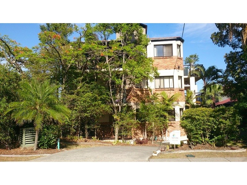 4 Waverley Street, Southport QLD 4215