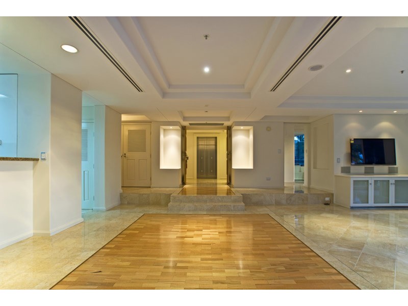 1/20 Riverview Parade, Surfers Paradise QLD 4217