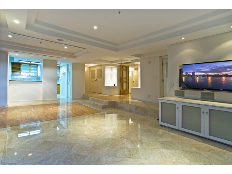 1/20 Riverview Parade, Surfers Paradise QLD 4217