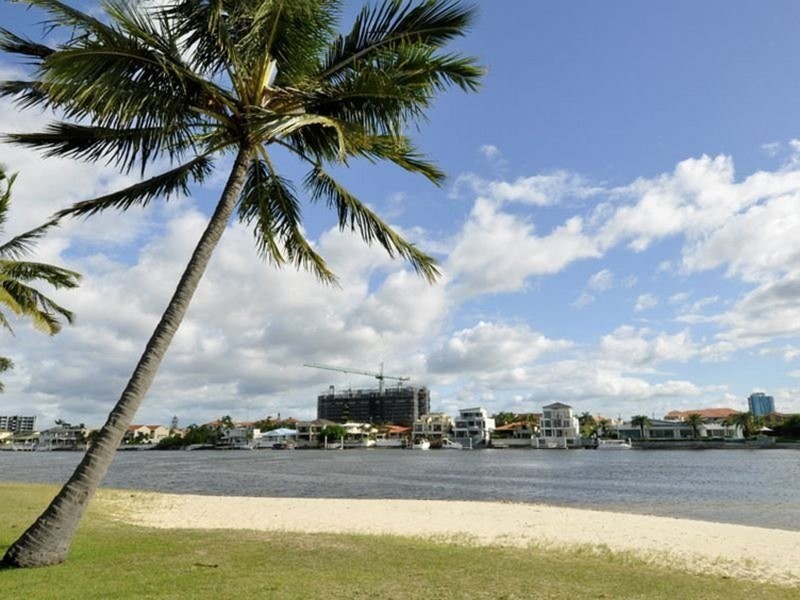 43 Cypress Avenue, Surfers Paradise QLD 4217