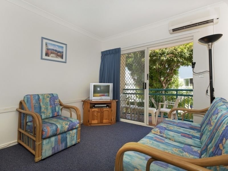 40 Burra Street, Chevron Island QLD 4217