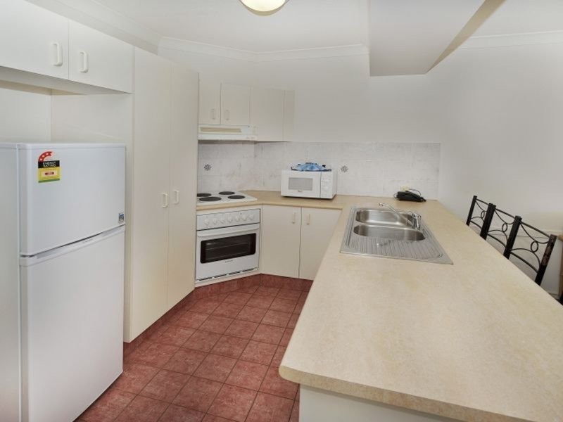 40 Burra Street, Chevron Island QLD 4217