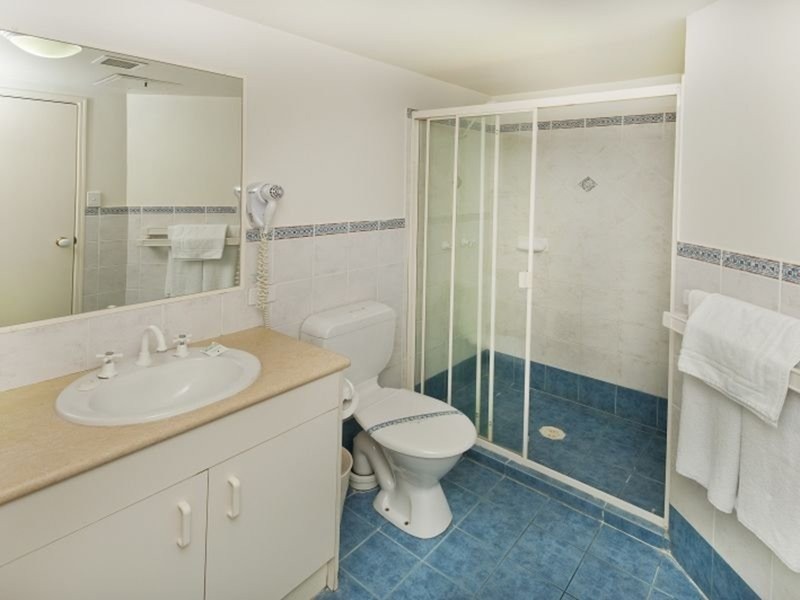 40 Burra Street, Chevron Island QLD 4217