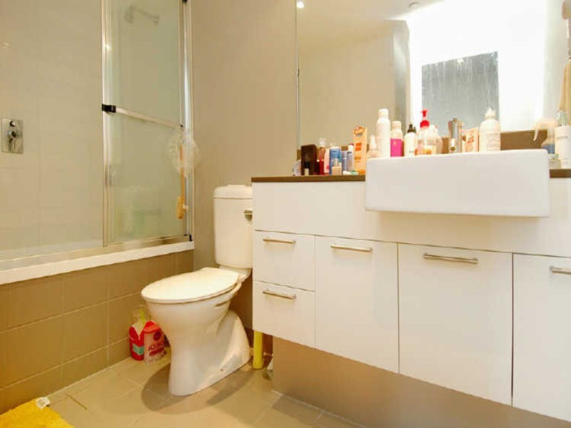 18 Enderley Avenue, Surfers Paradise QLD 4217