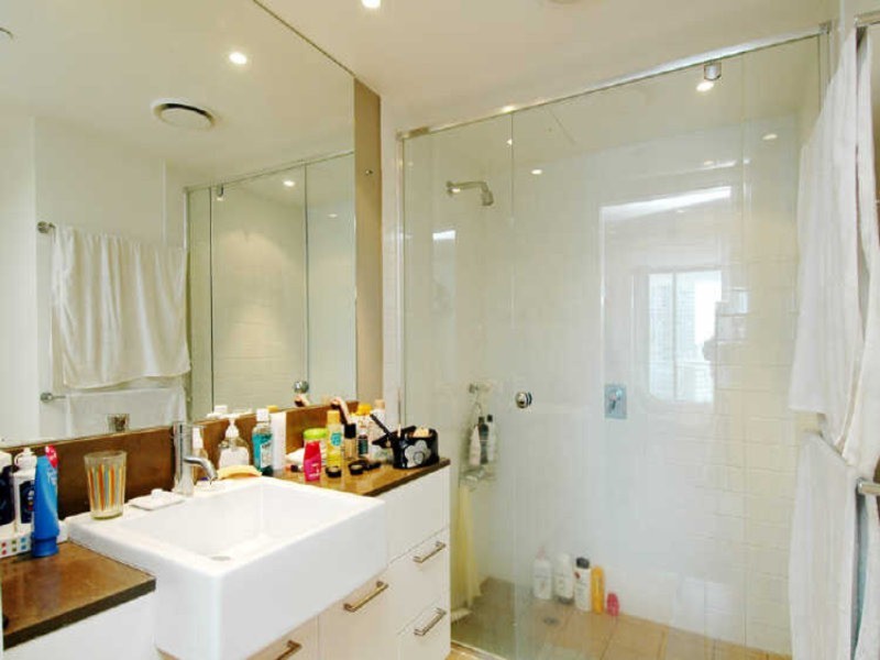 18 Enderley Avenue, Surfers Paradise QLD 4217