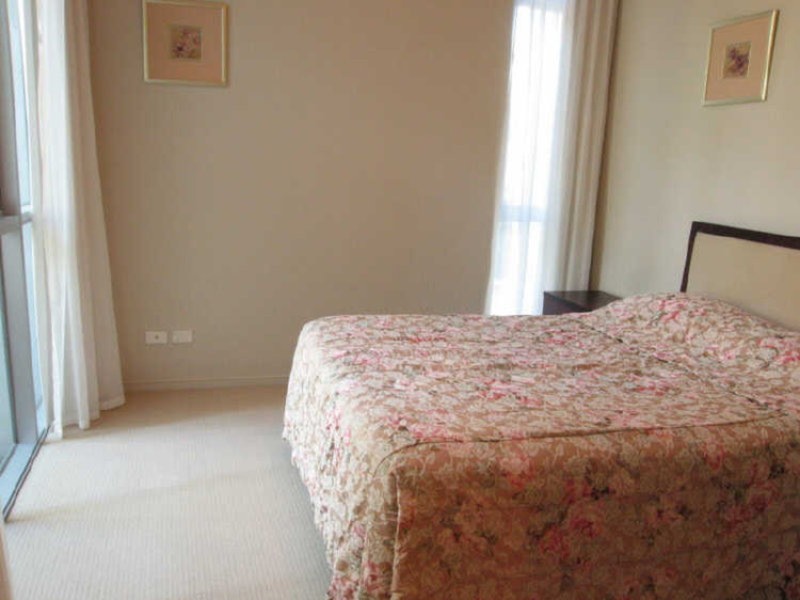 23 Ferny Avenue, Surfers Paradise QLD 4217