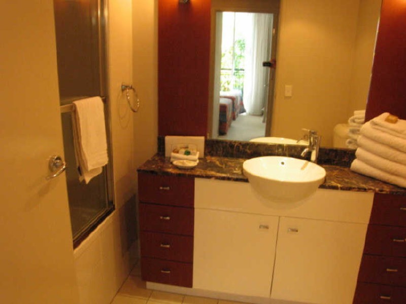 23 Ferny Avenue, Surfers Paradise QLD 4217