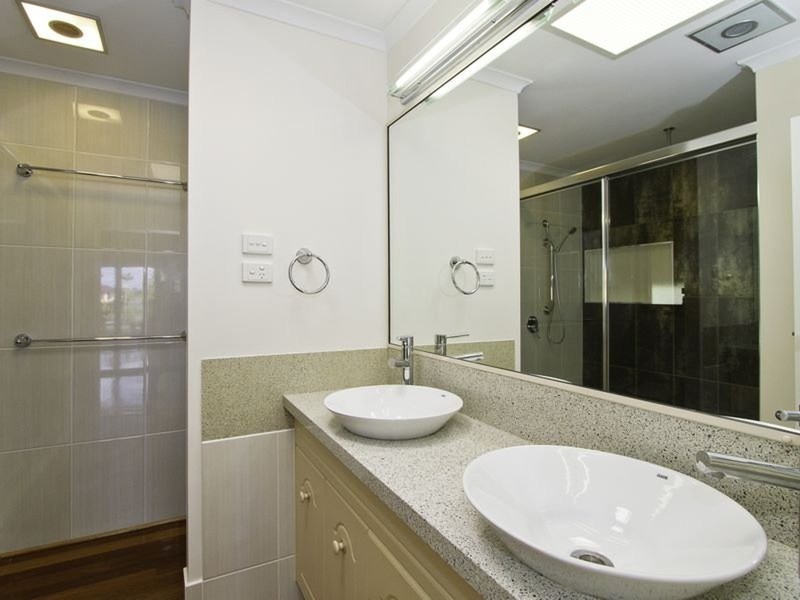 114 Amalfi Drive, Isle Of Capri QLD 4217