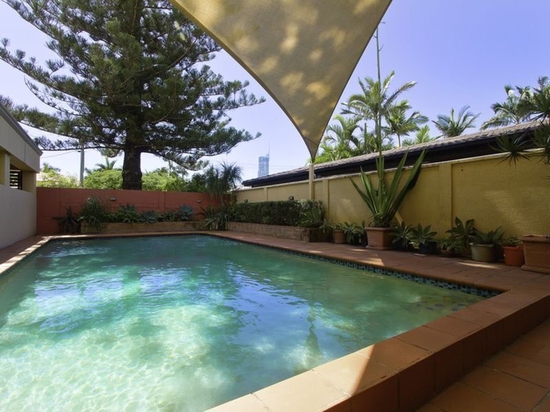 114 Amalfi Drive, Isle Of Capri QLD 4217