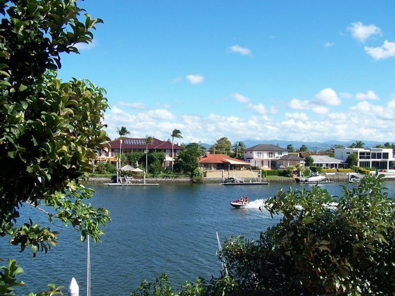 114 Amalfi Drive, Isle Of Capri QLD 4217